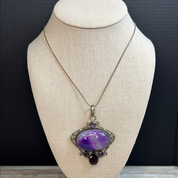 Jewelry - Sterling silver large purple banded agate stone framed by amethyst gemstones